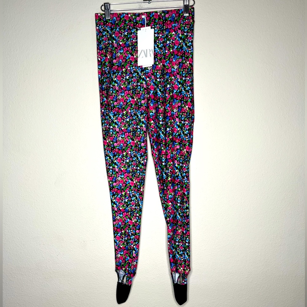 Zara Ladies high rise floral leggings foot strap pull on NWT Small